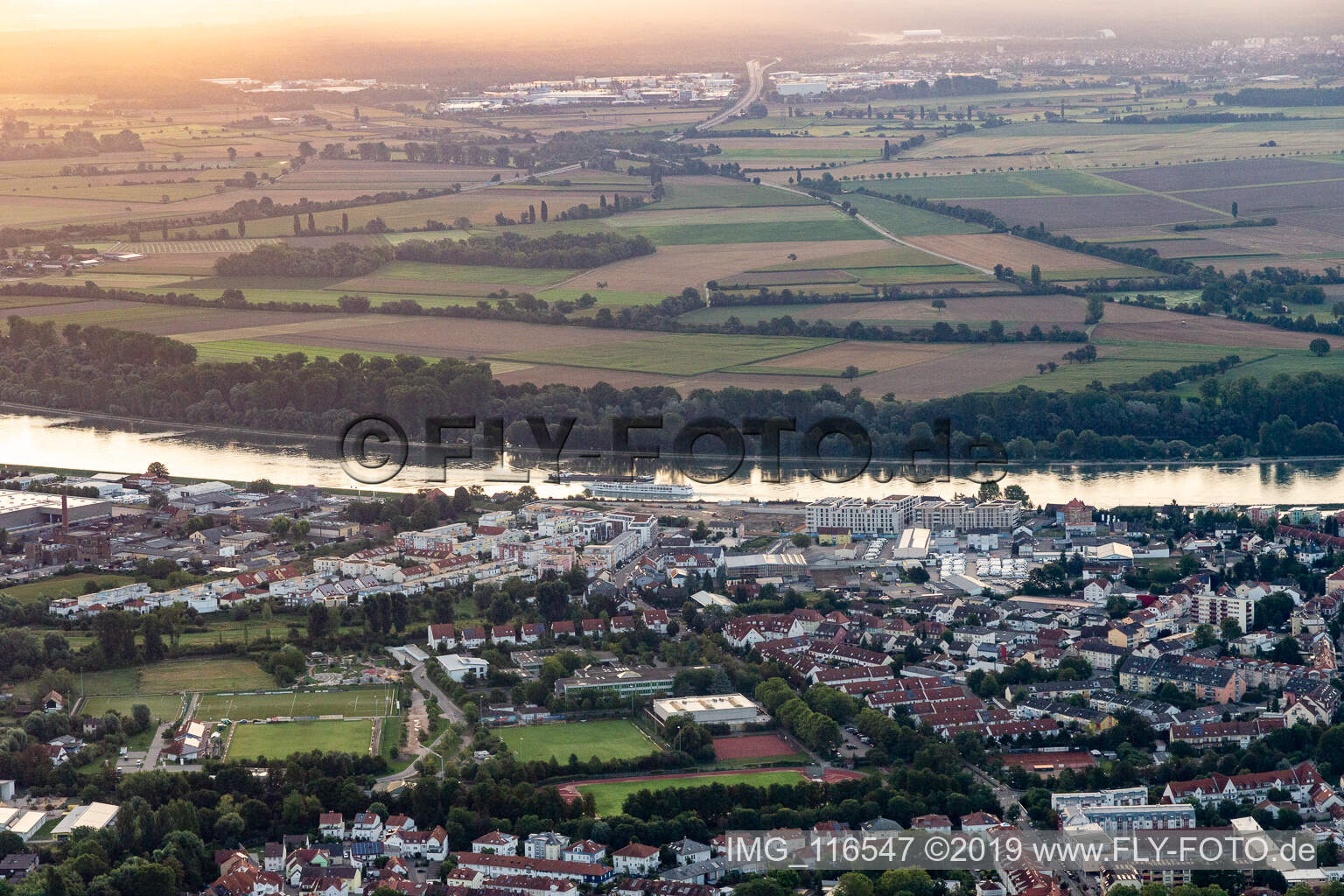 Vue aérienne de Bord du Rhin à Speyer dans le département Rhénanie-Palatinat, Allemagne