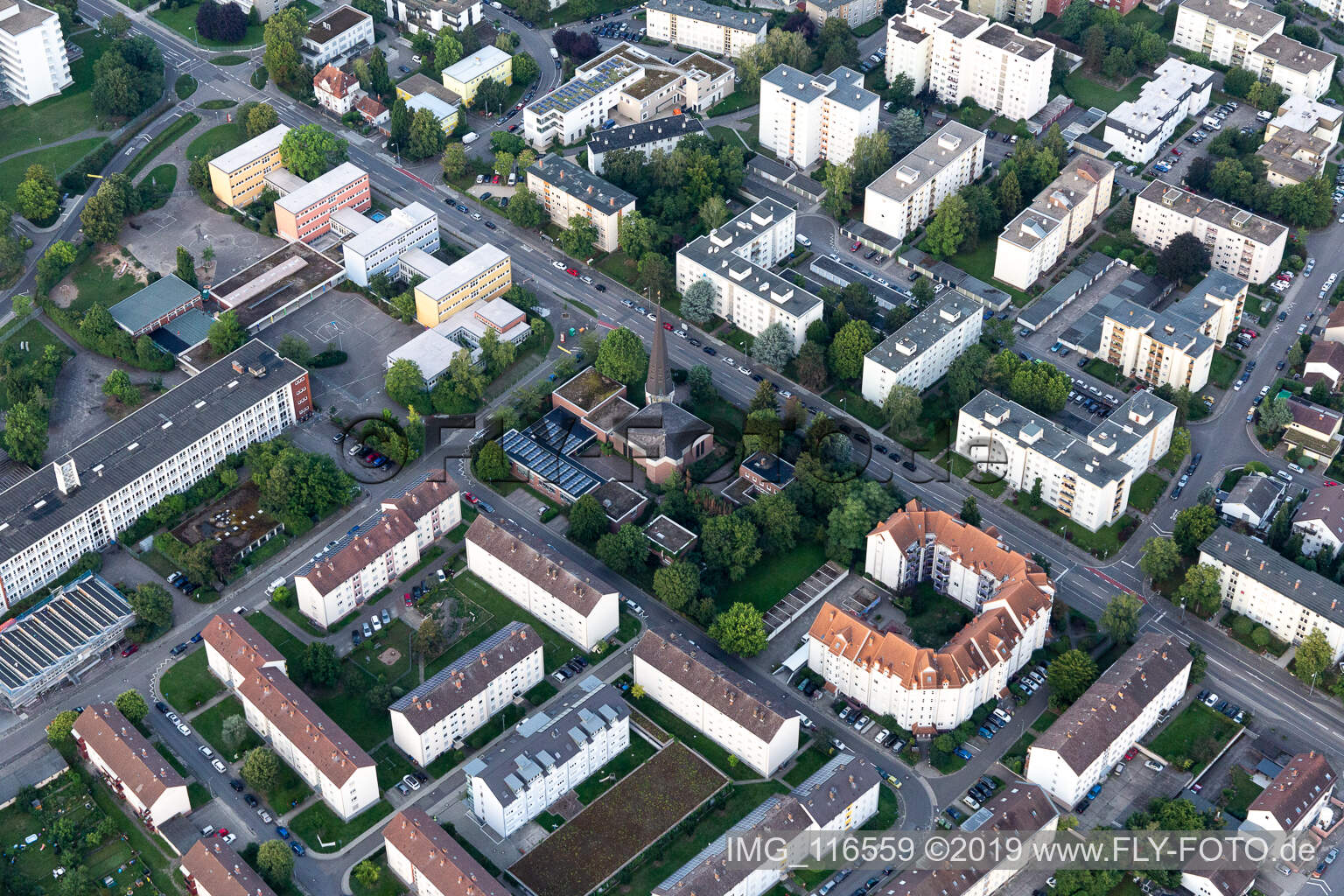 Vue aérienne de L'église Saint-Jean à Speyer dans le département Rhénanie-Palatinat, Allemagne