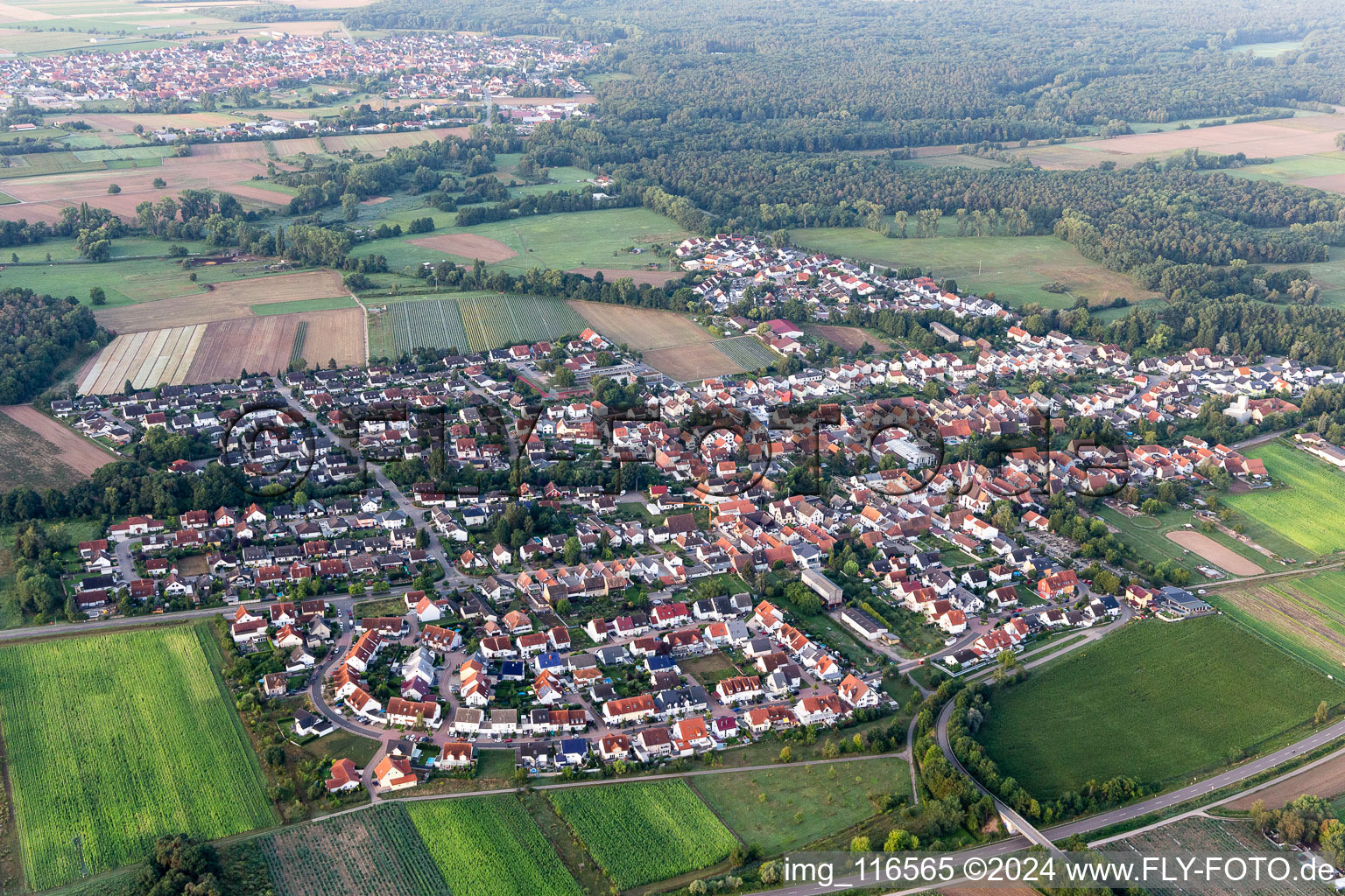 Vue d'oiseau de Hanhofen dans le département Rhénanie-Palatinat, Allemagne