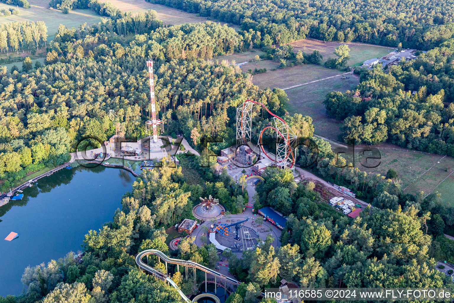 Photographie aérienne de Base de loisirs - parc d'attractions "Holiday Park à Haßloch dans le département Rhénanie-Palatinat, Allemagne