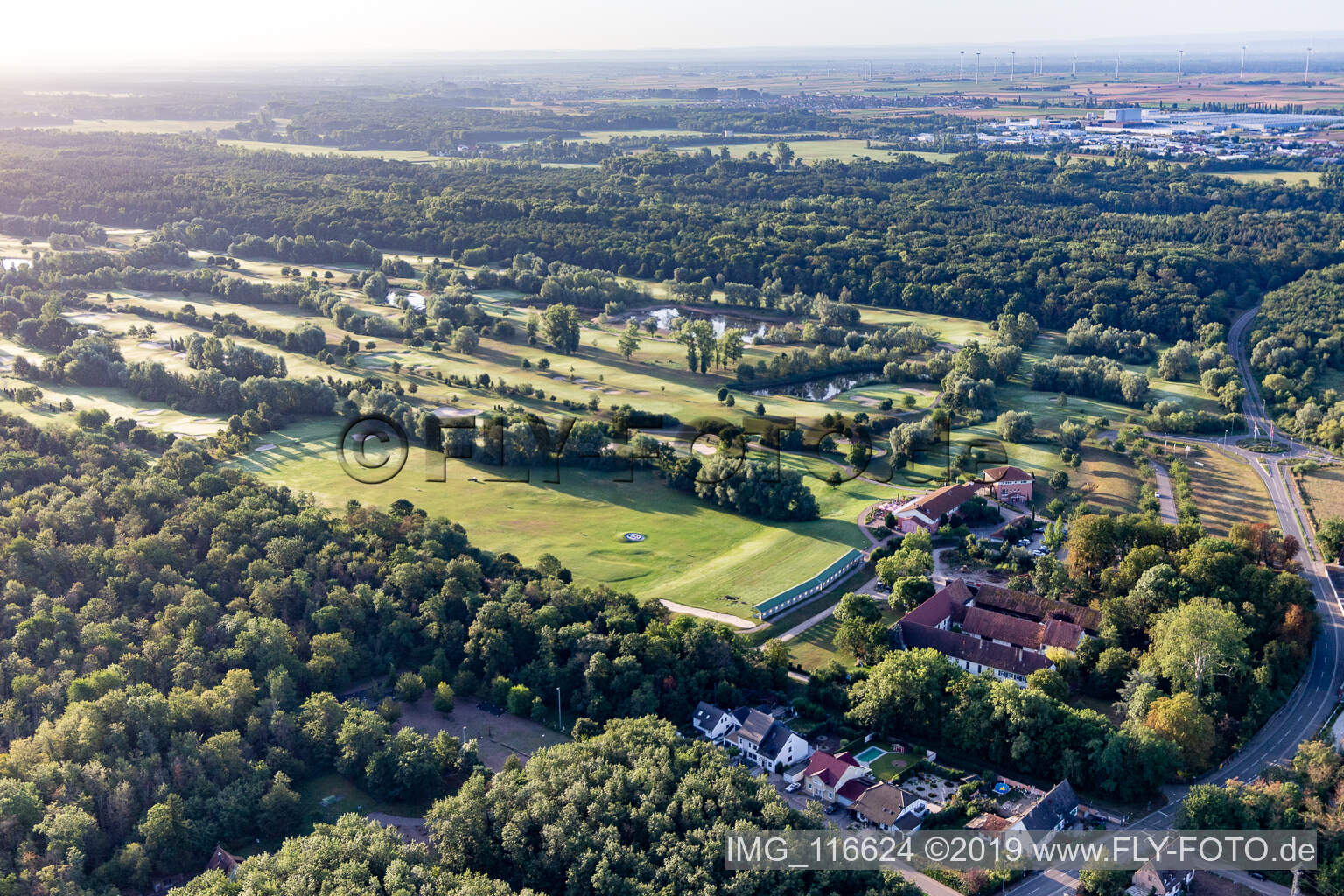 Vue aérienne de Club de golf Dreihof à le quartier Dreihof in Essingen dans le département Rhénanie-Palatinat, Allemagne