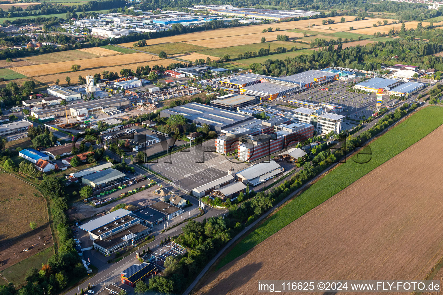 Vue aérienne de Quincaillerie Hornbach du sud-ouest à Bornheim dans le département Rhénanie-Palatinat, Allemagne