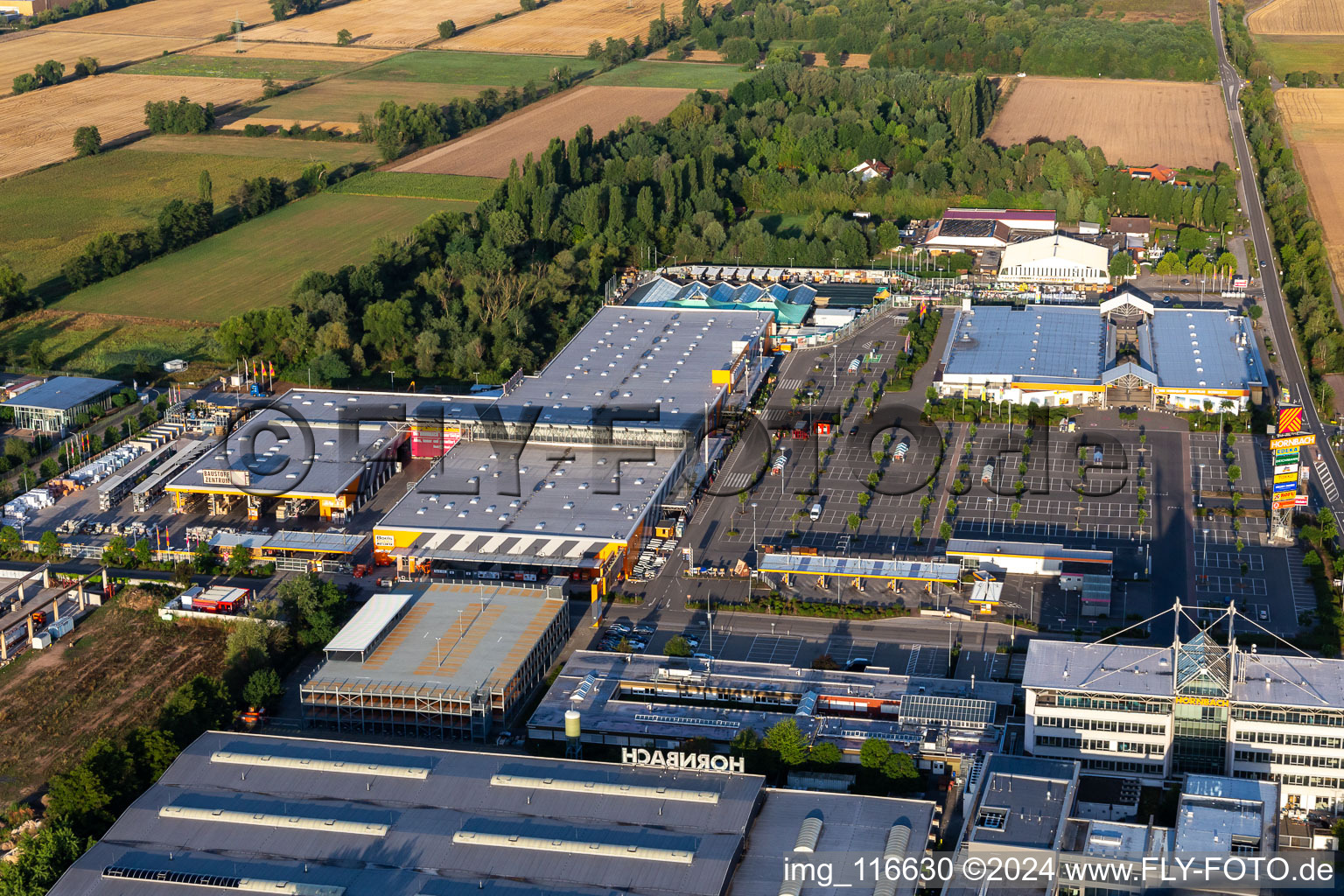 Vue aérienne de Quincaillerie HORNBACH Bornheim dans la zone industrielle Bornheim à Bornheim dans le département Rhénanie-Palatinat, Allemagne