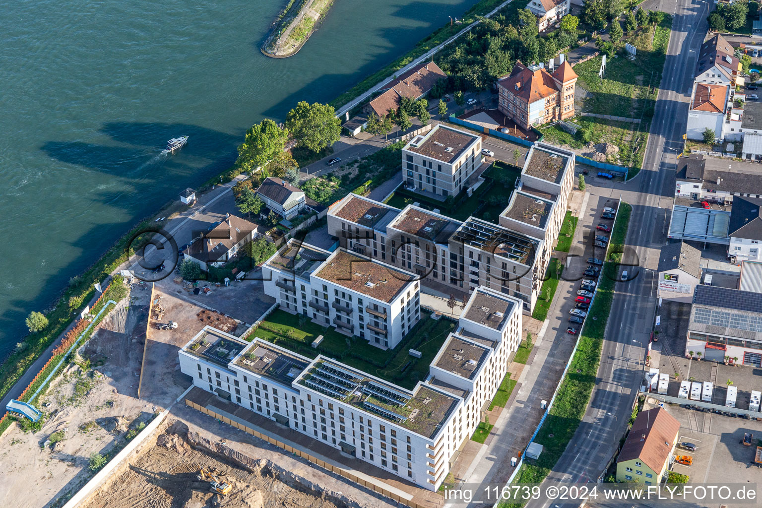 Projet de construction d'habitations au bord du Rhin à Spire : Ancienne briqueterie / Franz-Kirmeier-Straße à Speyer dans le département Rhénanie-Palatinat, Allemagne du point de vue du drone