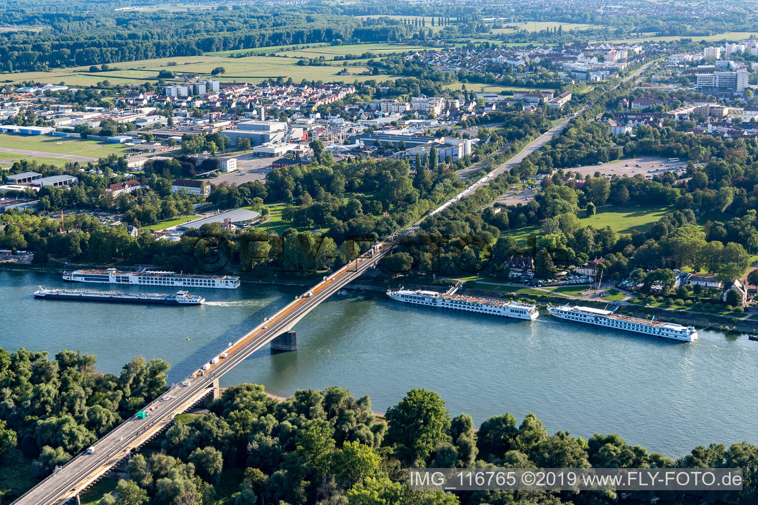 Vue aérienne de Chantier fermé du pont sur le Rhin B39 à Speyer dans le département Rhénanie-Palatinat, Allemagne