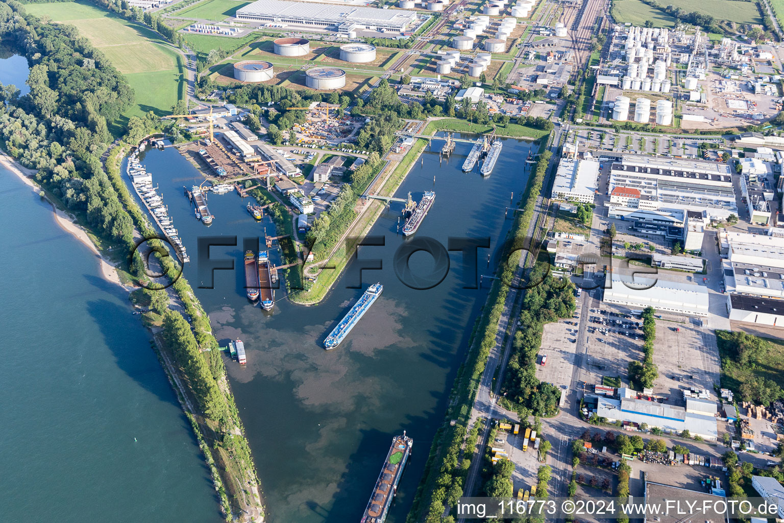 Vue aérienne de Nouveau port à Speyer dans le département Rhénanie-Palatinat, Allemagne