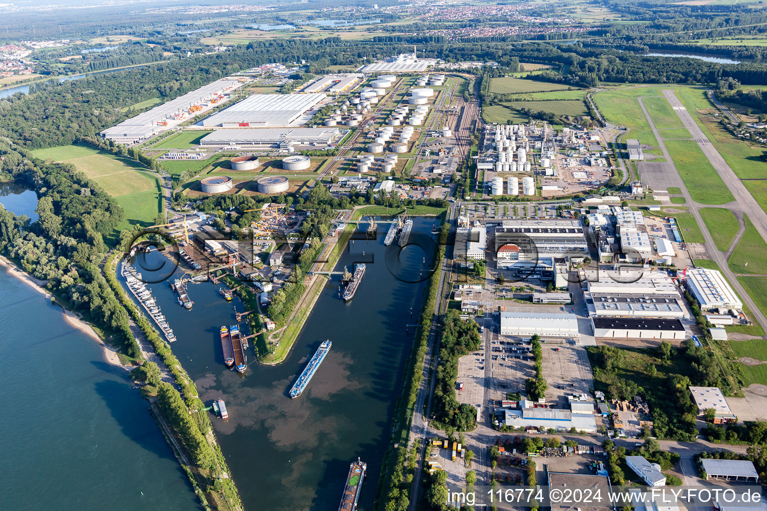 Vue aérienne de Nouveau port à Speyer dans le département Rhénanie-Palatinat, Allemagne