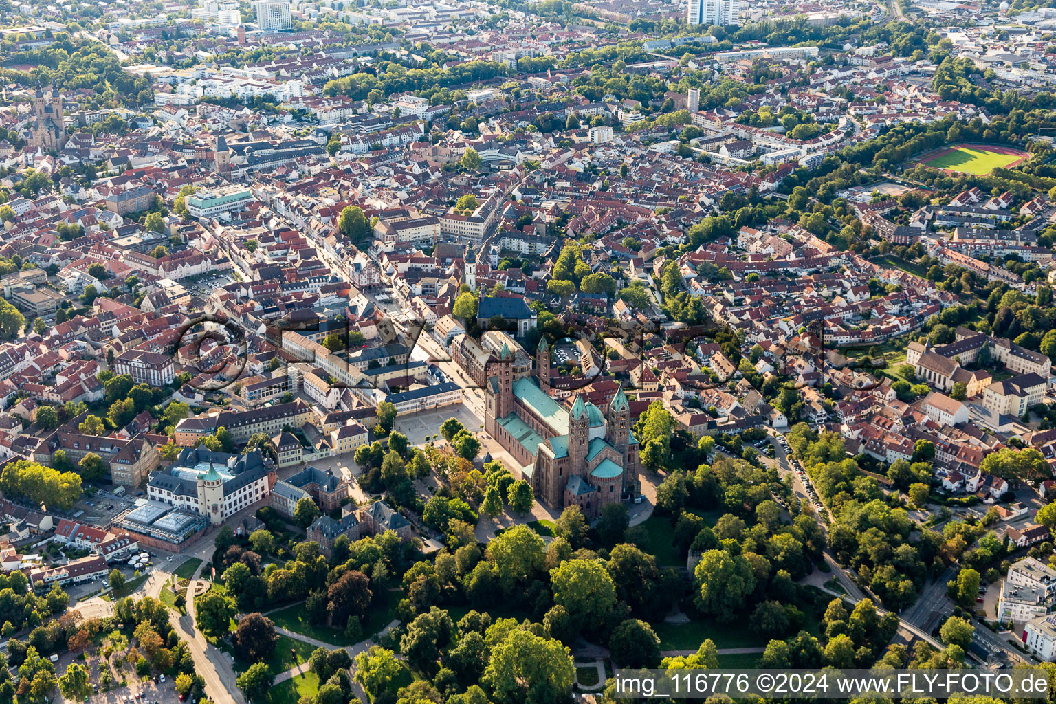 Vue aérienne de Cathédrale romane à Speyer au bord du Rhin à Speyer dans le département Rhénanie-Palatinat, Allemagne