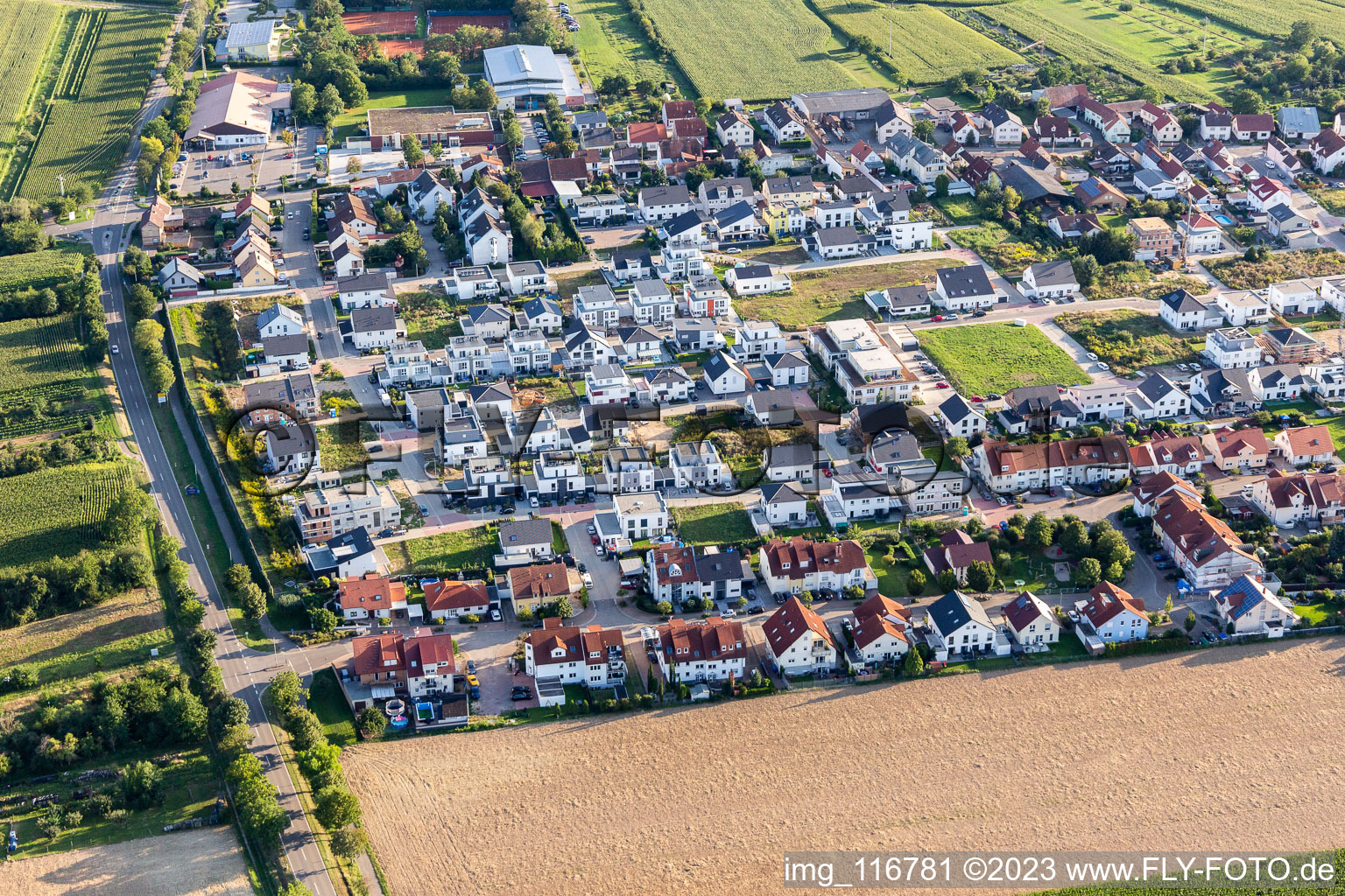 Vue aérienne de Nouvelle zone de développement Staufer/Habsburgerstr à le quartier Heiligenstein in Römerberg dans le département Rhénanie-Palatinat, Allemagne