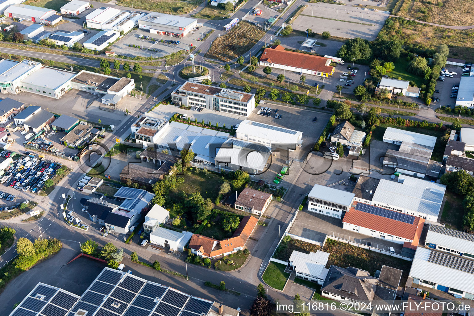 Vue aérienne de Coin en verre Horst Jung à le quartier Offenbach in Offenbach an der Queich dans le département Rhénanie-Palatinat, Allemagne