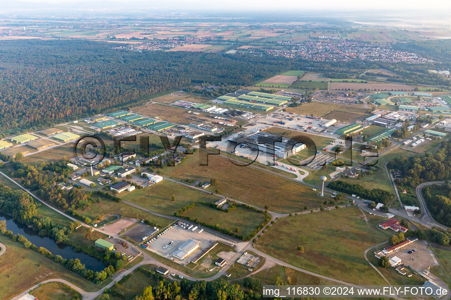 Lingenfeld dans le département Rhénanie-Palatinat, Allemagne vue d'en haut