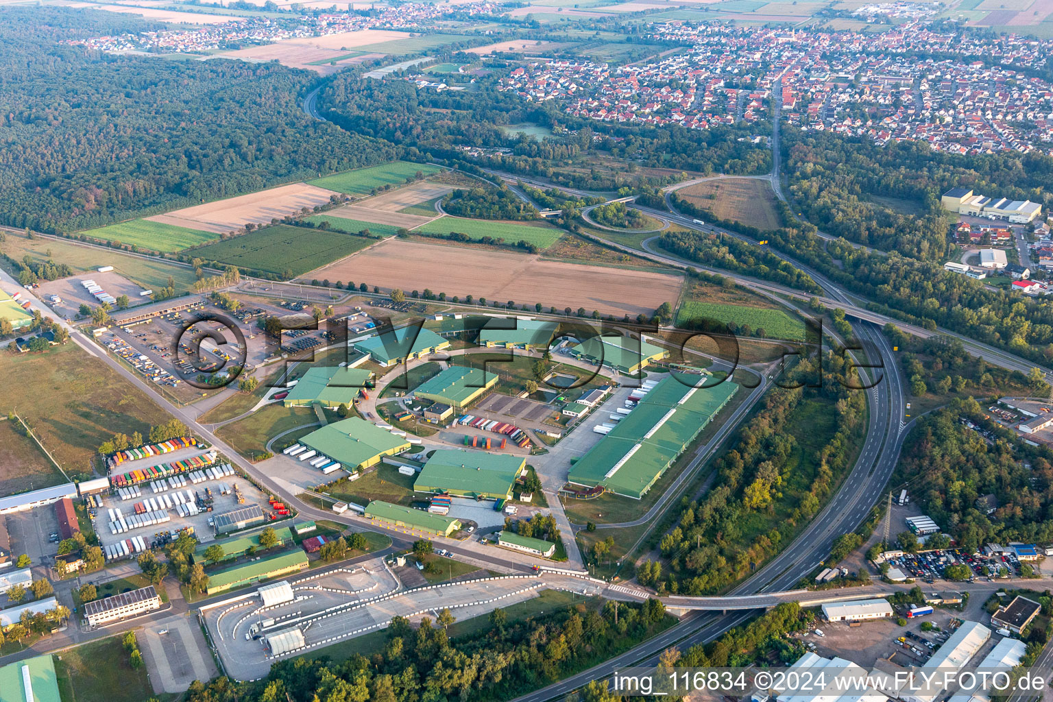 Vue aérienne de Dépôt de l'armée américaine à Lingenfeld dans le département Rhénanie-Palatinat, Allemagne