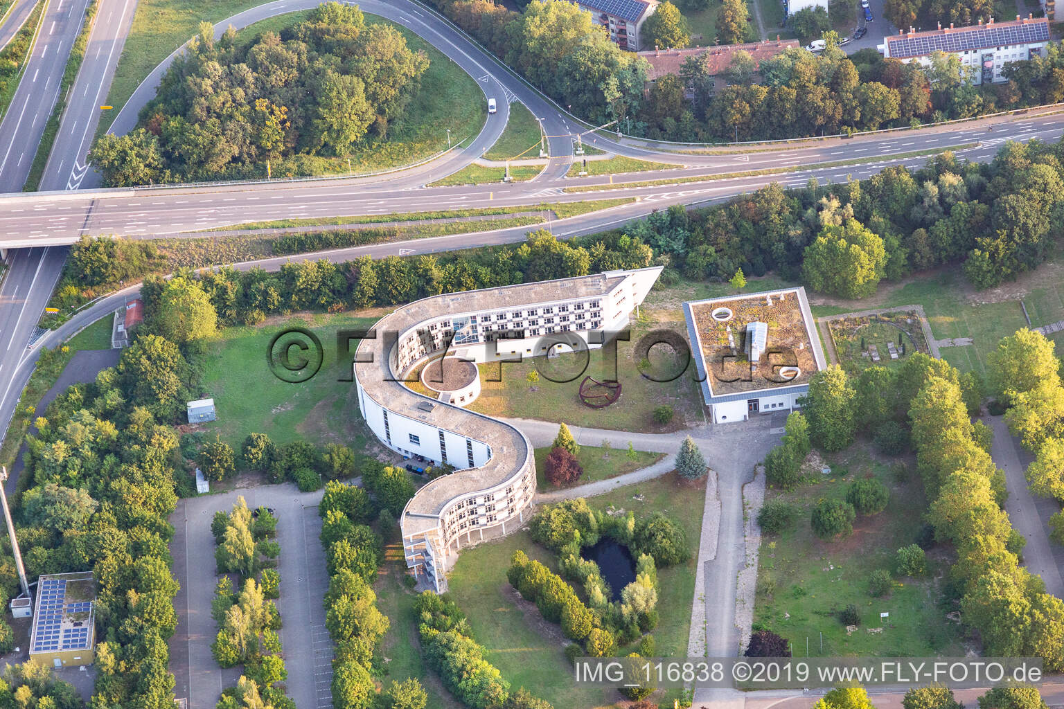 Photographie aérienne de Complexe de bâtiments courbes de l'Institut pédagogique de l'État de Rhénanie-Palatinat à Speyer dans le département Rhénanie-Palatinat, Allemagne