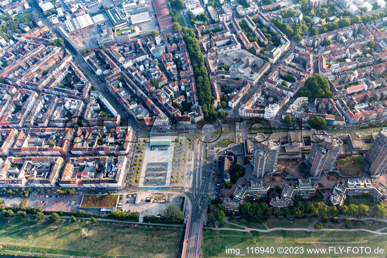 Vue aérienne de Ensemble carré de la vieille Messplatz à Neckarstadt, dans le centre-ville à le quartier Neckarstadt-Ost in Mannheim dans le département Bade-Wurtemberg, Allemagne