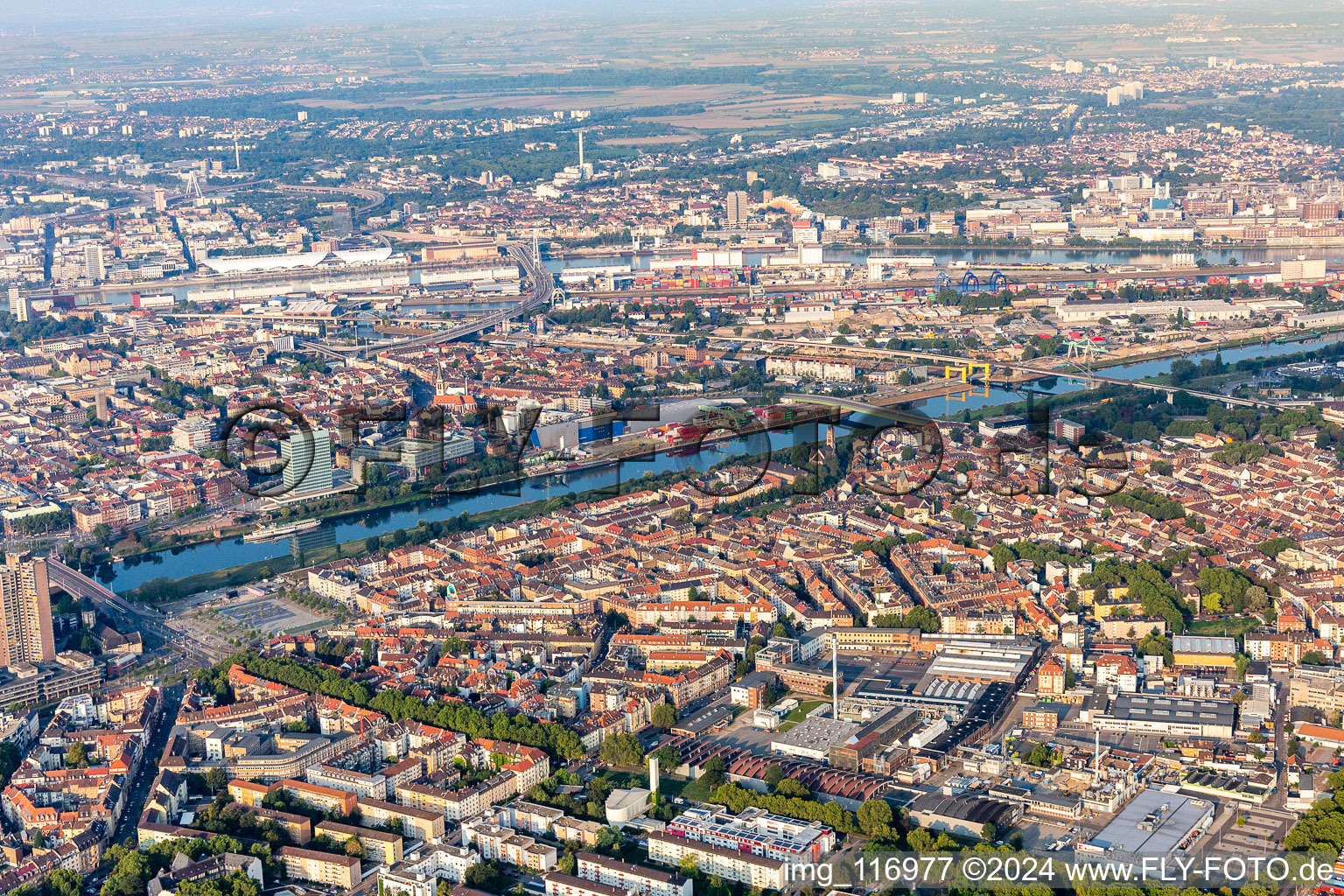 Photographie aérienne de Quartier Neckarstadt-Ouest entre le Vieux Rhin et le Neckar à le quartier Neckarstadt-Ost in Mannheim dans le département Bade-Wurtemberg, Allemagne