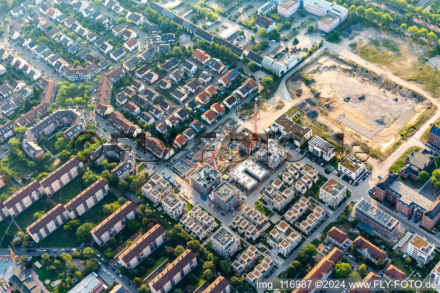 Vue aérienne de Chantier de construction d'un quartier résidentiel pour un nouvel immeuble HOMERUN TURLEY sur la balustrade de l'ancienne caserne américaine à le quartier Neckarstadt-Ost in Mannheim dans le département Bade-Wurtemberg, Allemagne