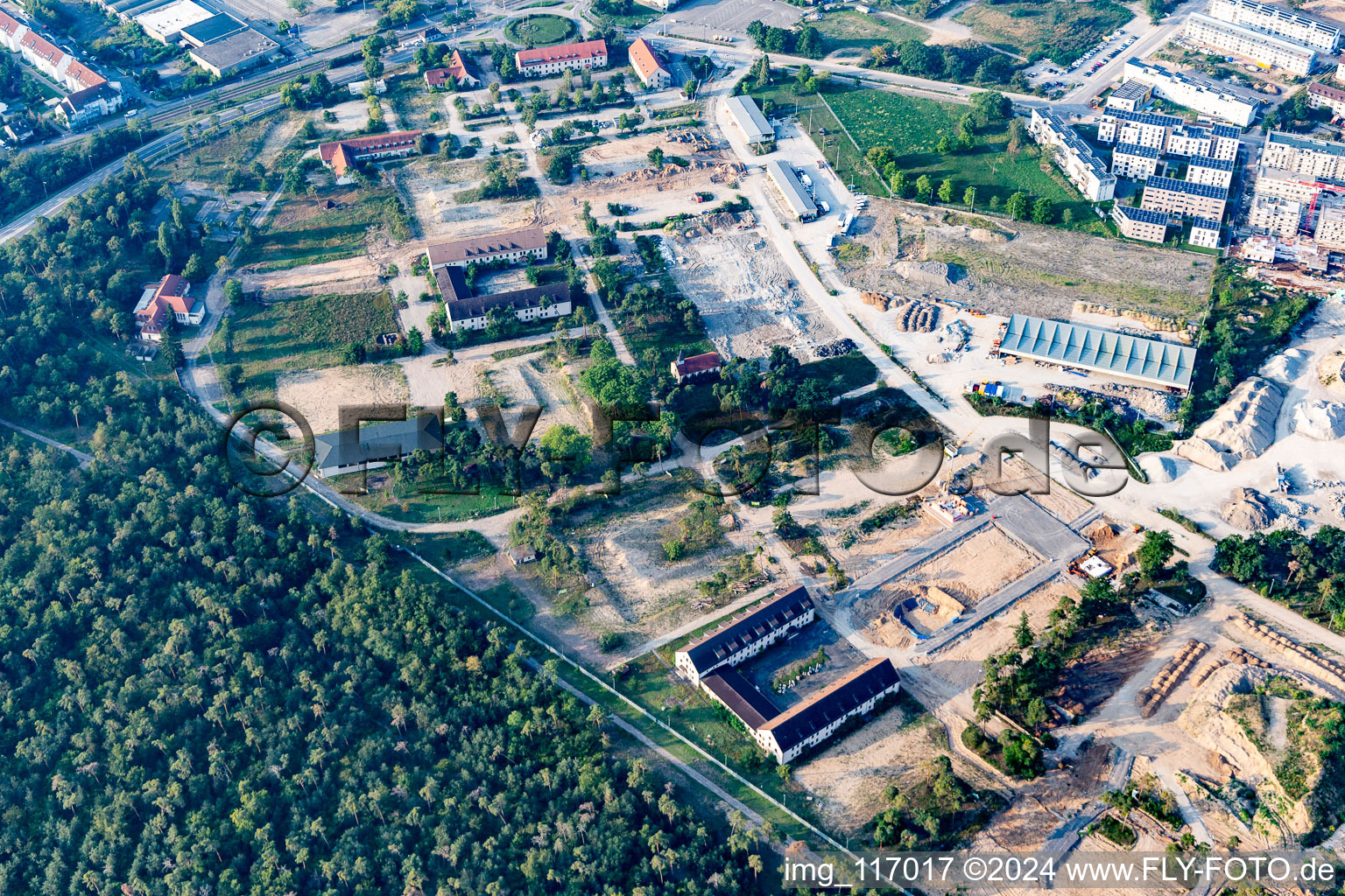 Vue aérienne de Chantier de transformation sur le site de l'ancienne caserne américaine SULLIVAN à Käfertaler Wald à le quartier Käfertal in Mannheim dans le département Bade-Wurtemberg, Allemagne