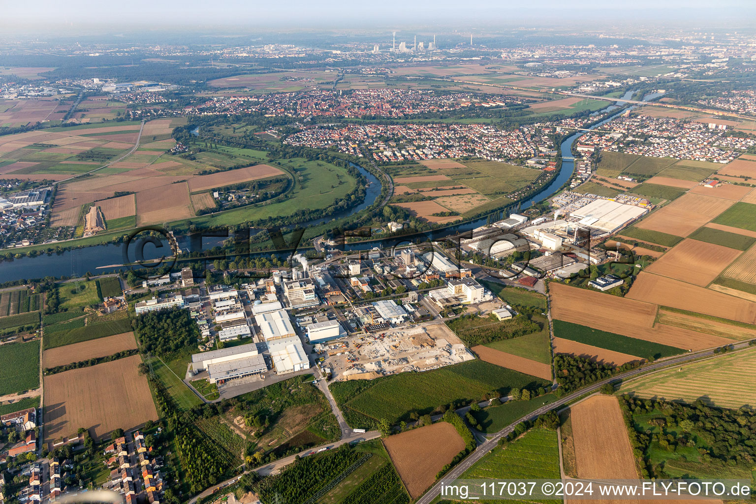 Vue aérienne de ICL Allemagne Ladenburg / BK Giulini à Ladenburg dans le département Bade-Wurtemberg, Allemagne