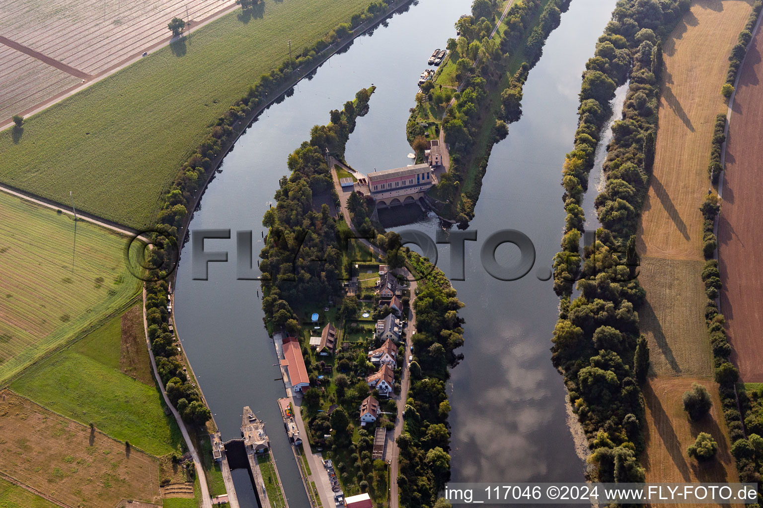 Vue aérienne de Systèmes de verrouillage Serrure Dossenheim sur le Neckar à le quartier Schwabenheim in Dossenheim dans le département Bade-Wurtemberg, Allemagne