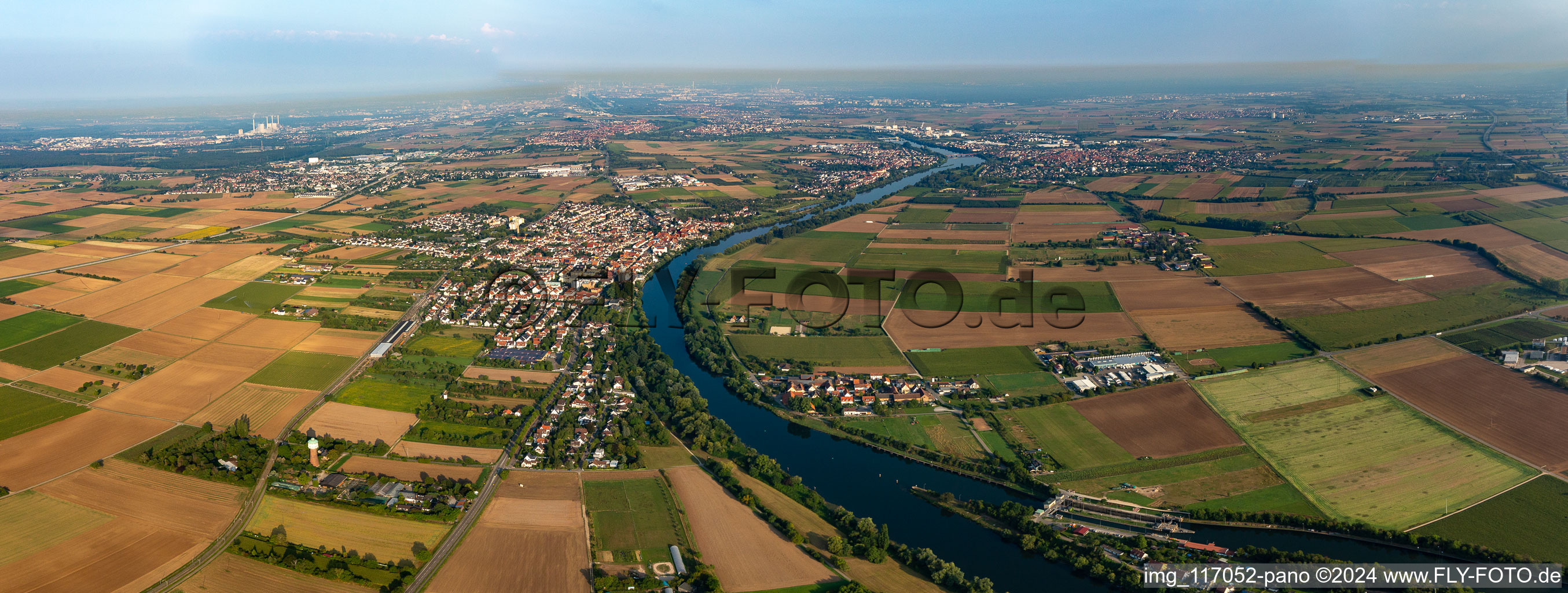 Vue aérienne de Cou à Edingen à le quartier Edingen in Edingen-Neckarhausen dans le département Bade-Wurtemberg, Allemagne