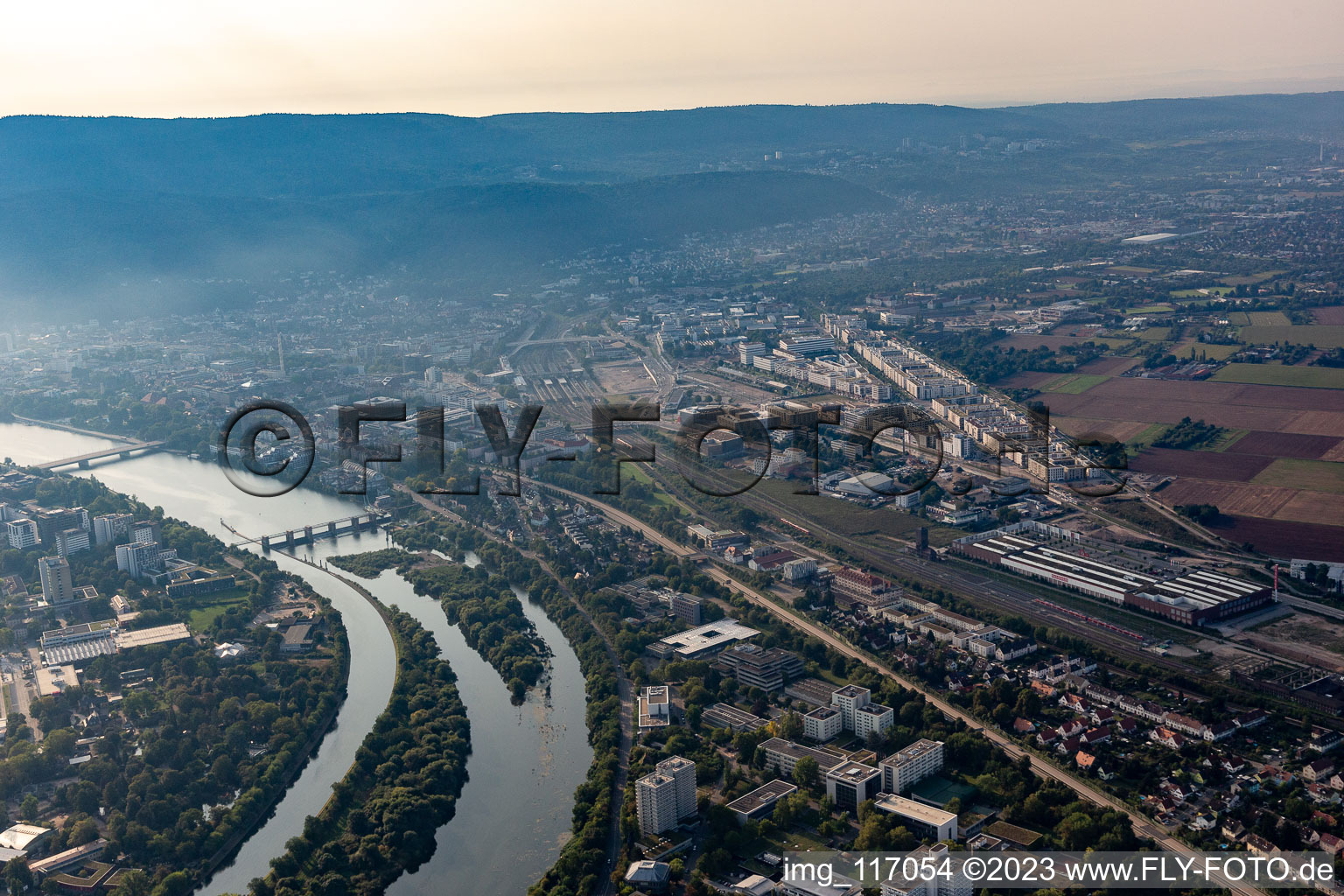 Vue aérienne de Le centre-ville de Bahnstadt au sud de la ville dans la zone urbaine à le quartier Bergheim in Heidelberg dans le département Bade-Wurtemberg, Allemagne