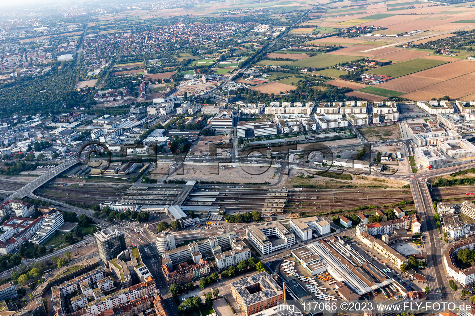 Vue aérienne de Gare centrale à le quartier Bergheim in Heidelberg dans le département Bade-Wurtemberg, Allemagne