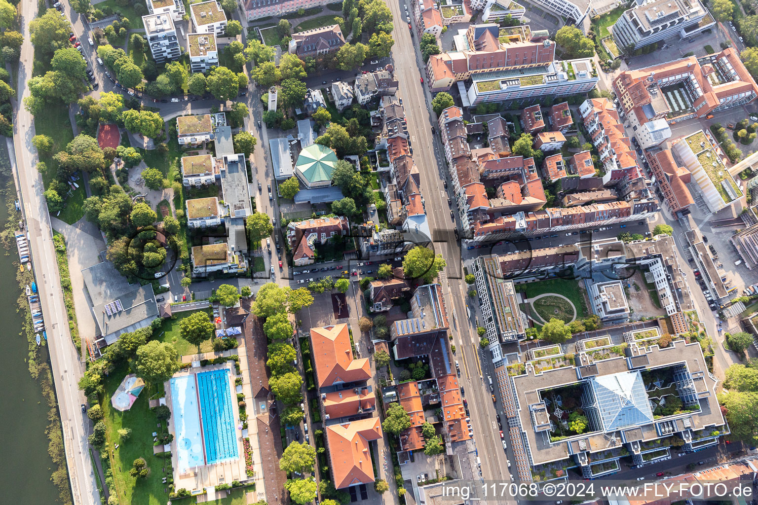 Vue aérienne de Église luthérienne Heidelberg à le quartier Bergheim in Heidelberg dans le département Bade-Wurtemberg, Allemagne