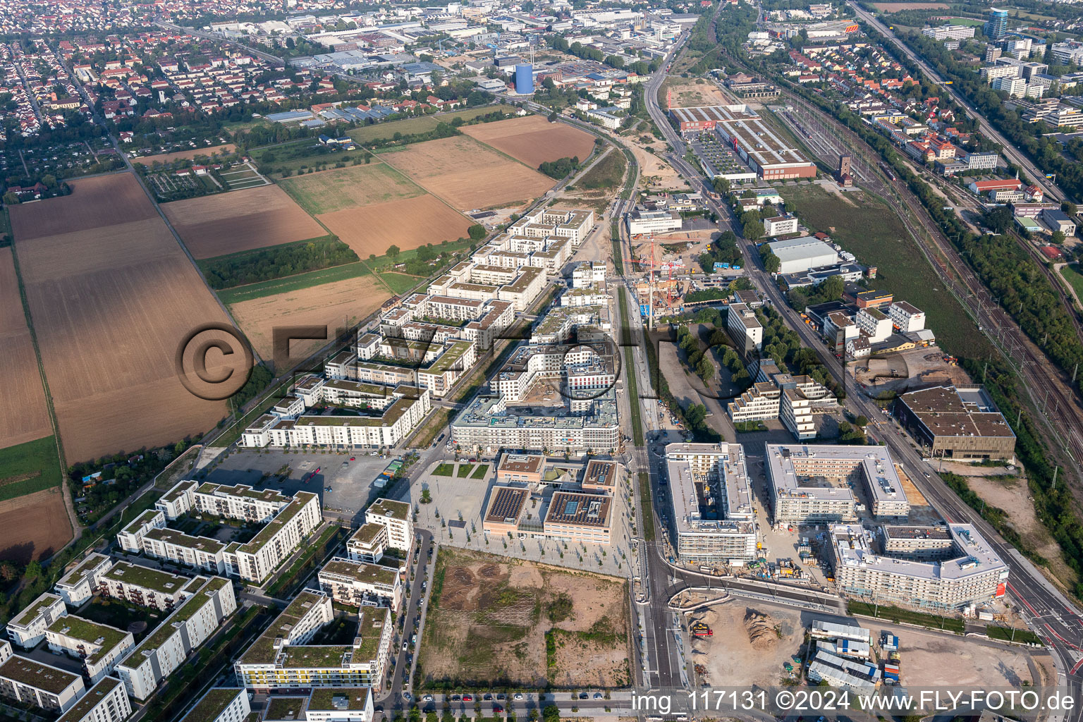 Quartier résidentiel du lotissement multifamilial de la Marie-Baum-Straße - Grüne Meile - Eppelheimer Straße à le quartier Bahnstadt in Heidelberg dans le département Bade-Wurtemberg, Allemagne vue d'en haut