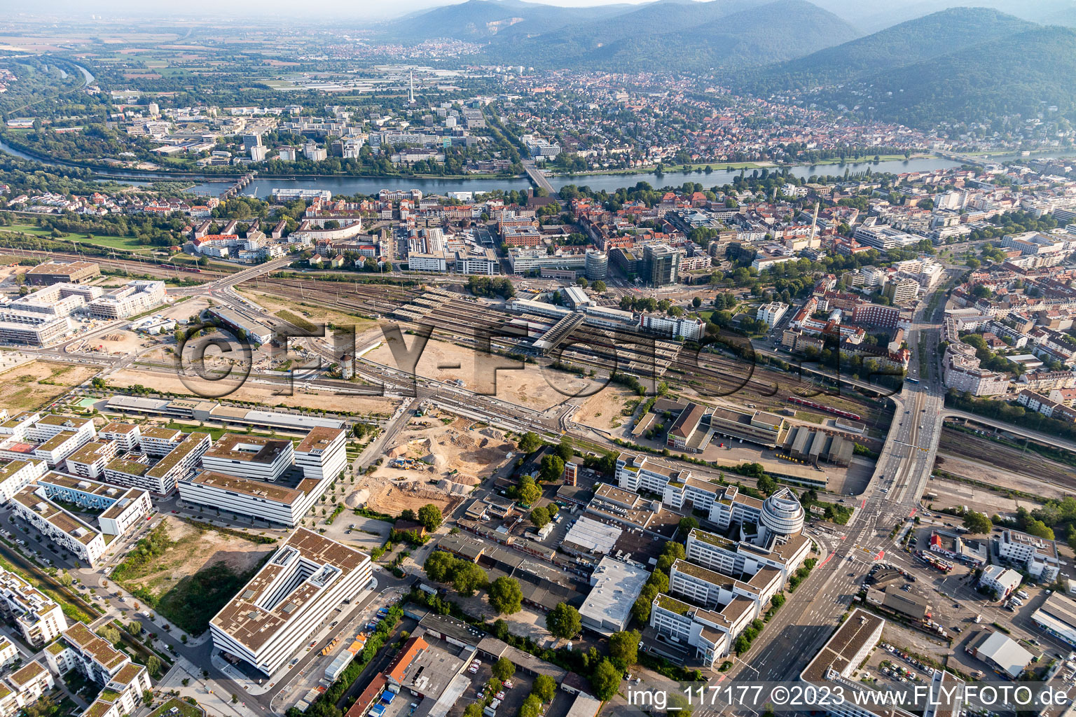Photographie aérienne de Gare centrale à le quartier Weststadt in Heidelberg dans le département Bade-Wurtemberg, Allemagne