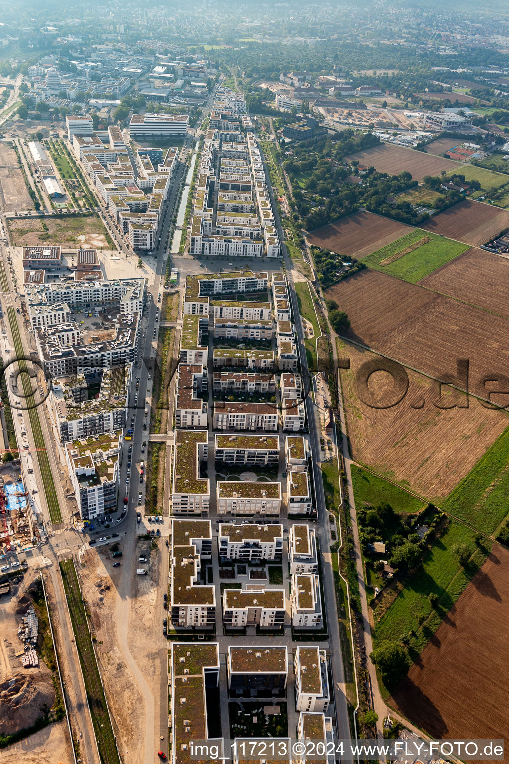 Quartier résidentiel du lotissement multifamilial de la Marie-Baum-Straße - Grüne Meile - Eppelheimer Straße à le quartier Bahnstadt in Heidelberg dans le département Bade-Wurtemberg, Allemagne depuis l'avion