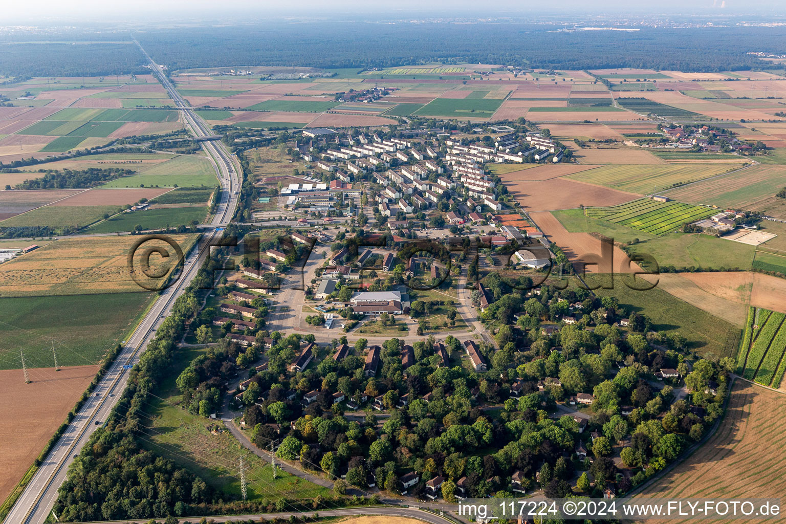 Maison d'accueil pour réfugiés et logement pour demandeurs d'asile, établissement de premier accueil du Land de Bade-Wurtemberg dans le quartier Patrick-Henry-Village à le quartier Patrick Henry Village in Heidelberg dans le département Bade-Wurtemberg, Allemagne vue d'en haut