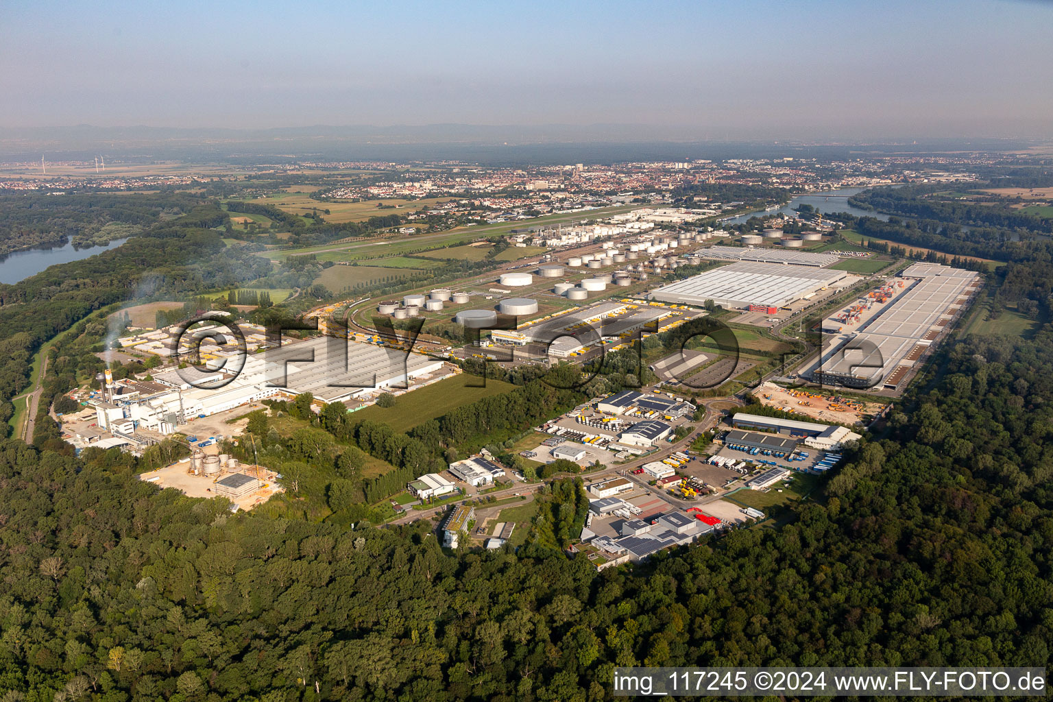 Vue aérienne de DHL, Mercedes-Benz à Speyer dans le département Rhénanie-Palatinat, Allemagne