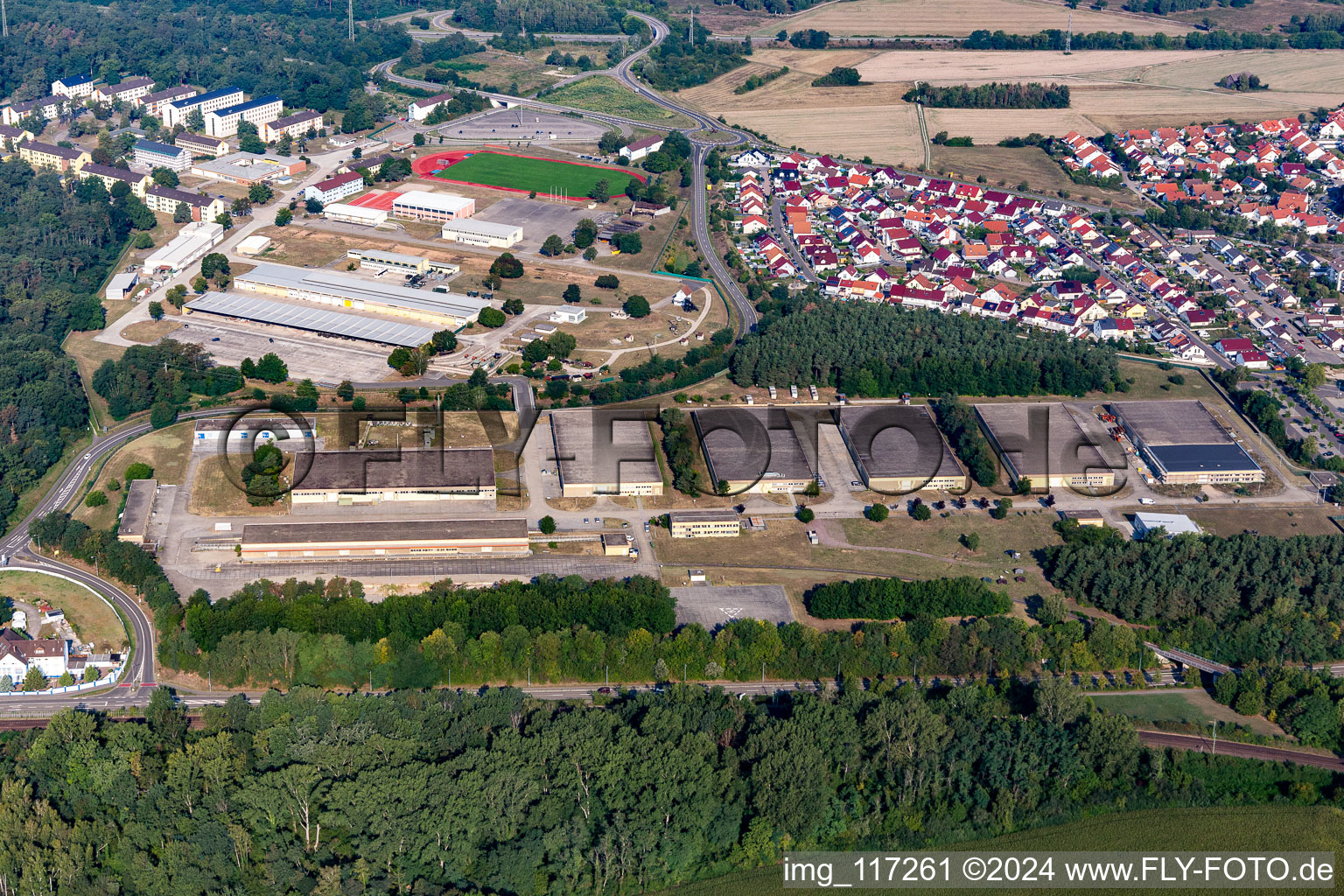 Vue aérienne de Caserne du Palatinat du Sud à Germersheim dans le département Rhénanie-Palatinat, Allemagne