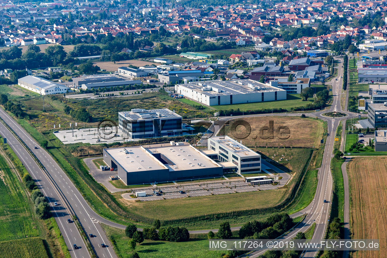 Zone industrielle du Nord à Rülzheim dans le département Rhénanie-Palatinat, Allemagne depuis l'avion