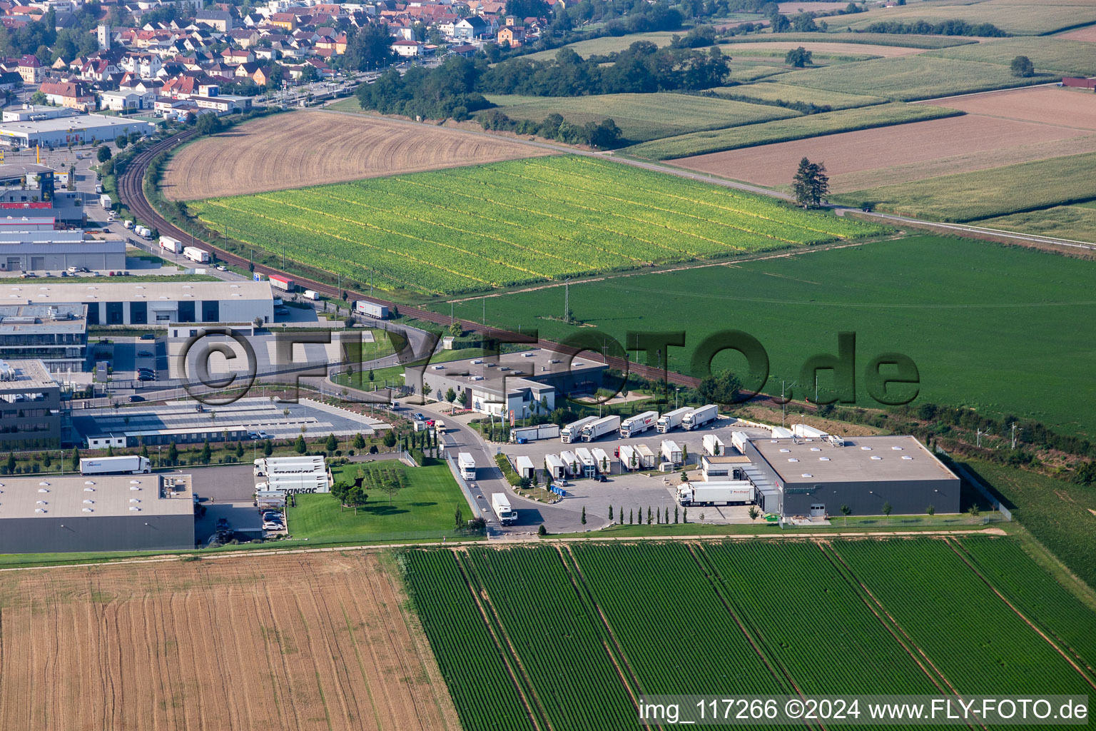 Zone industrielle du Nord à Rülzheim dans le département Rhénanie-Palatinat, Allemagne vue du ciel