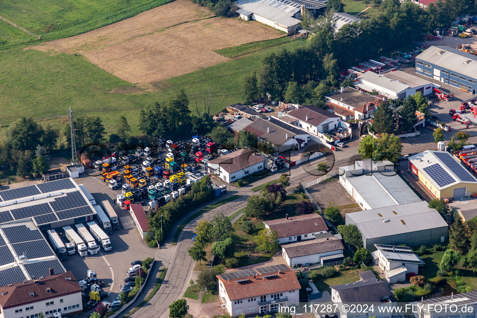 Vue aérienne de Zone industrielle de Horst à le quartier Minderslachen in Kandel dans le département Rhénanie-Palatinat, Allemagne