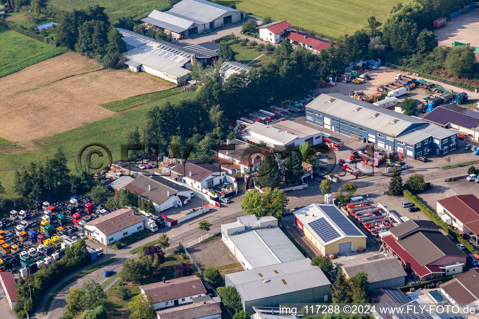 Vue aérienne de Zone industrielle de Horst à le quartier Minderslachen in Kandel dans le département Rhénanie-Palatinat, Allemagne