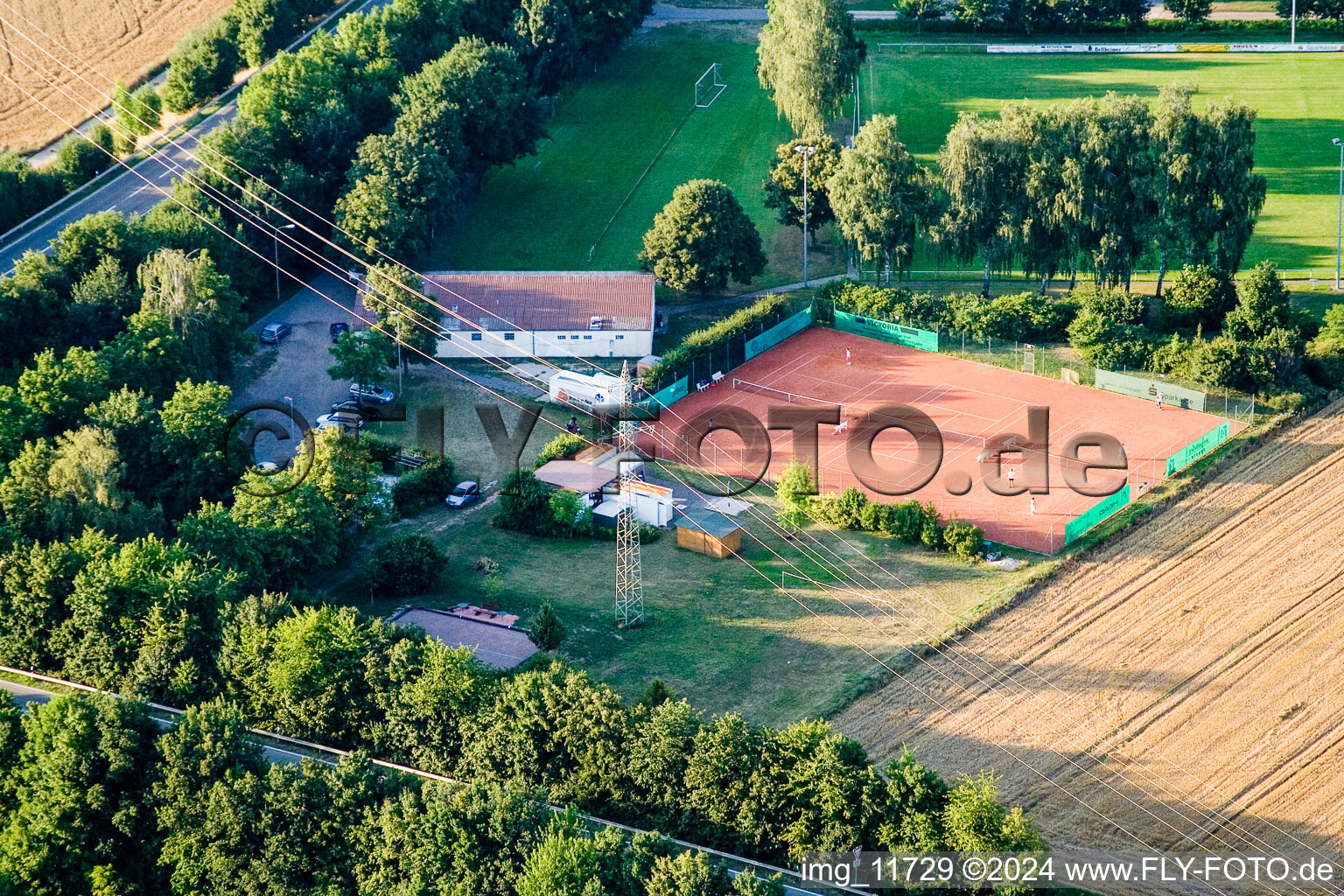 Vue aérienne de Club de tennis SV 1965 à Erlenbach bei Kandel dans le département Rhénanie-Palatinat, Allemagne