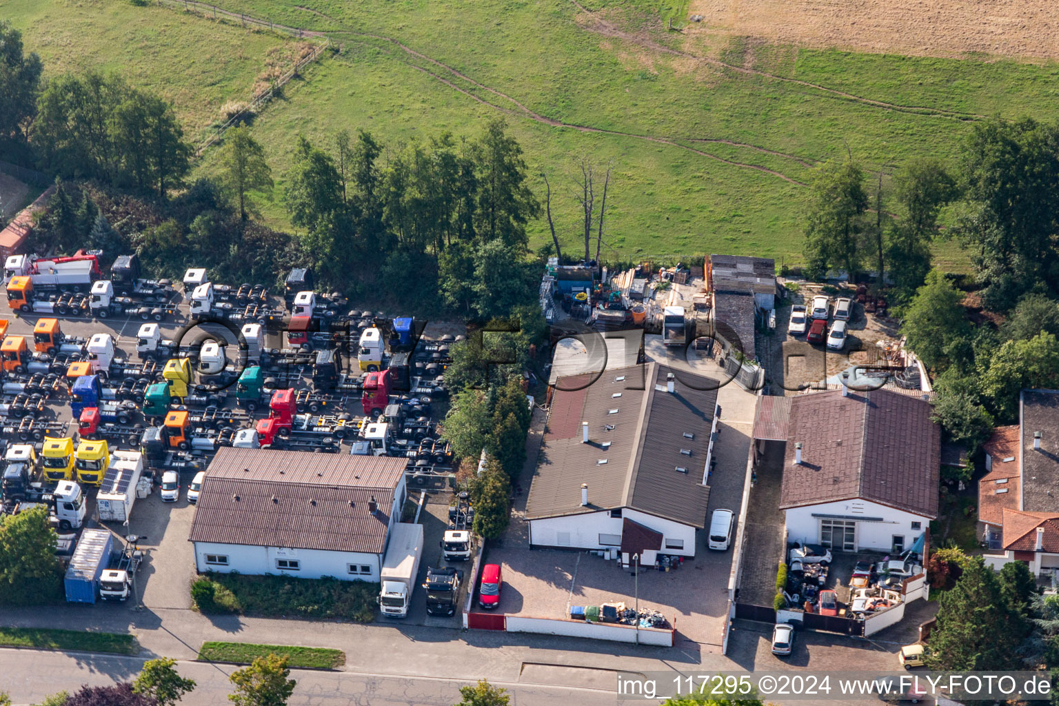 Vue d'oiseau de Zone industrielle de Horst à le quartier Minderslachen in Kandel dans le département Rhénanie-Palatinat, Allemagne