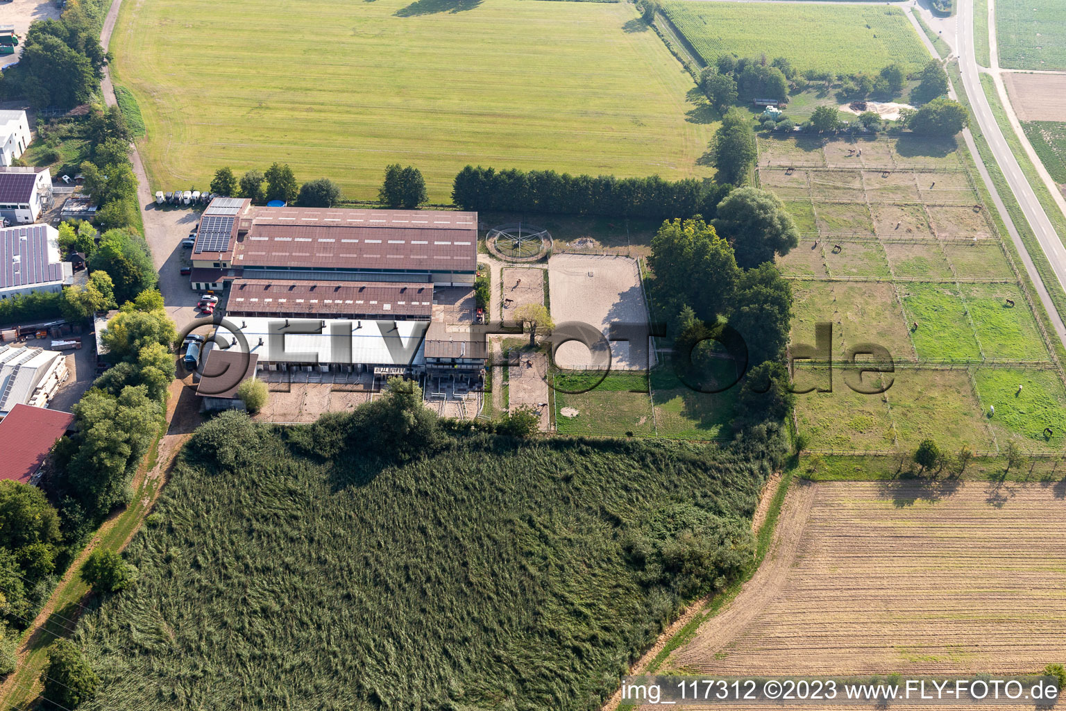 Vue aérienne de Boutique de la ferme de Kerth à le quartier Minderslachen in Kandel dans le département Rhénanie-Palatinat, Allemagne