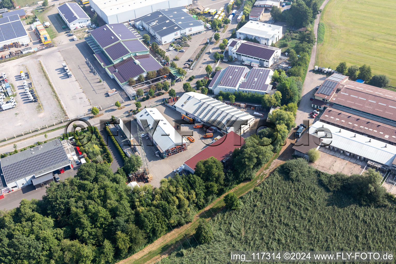 Vue aérienne de Toiture, échafaudages et plomberie à Mindum, dans la zone industrielle de Horst à le quartier Minderslachen in Kandel dans le département Rhénanie-Palatinat, Allemagne