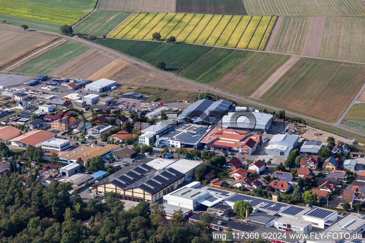 Vue oblique de Zone commerciale Im Gereut, HGGS LaserCUT GmbH & Co. KG à Hatzenbühl dans le département Rhénanie-Palatinat, Allemagne