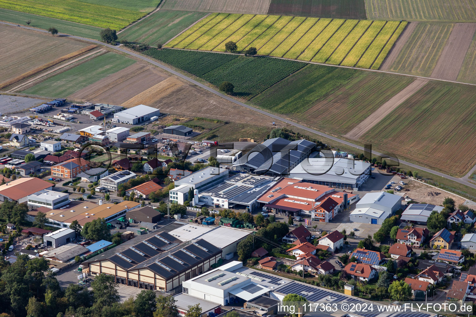 Zone commerciale Im Gereut, HGGS LaserCUT GmbH & Co. KG à Hatzenbühl dans le département Rhénanie-Palatinat, Allemagne vue d'en haut