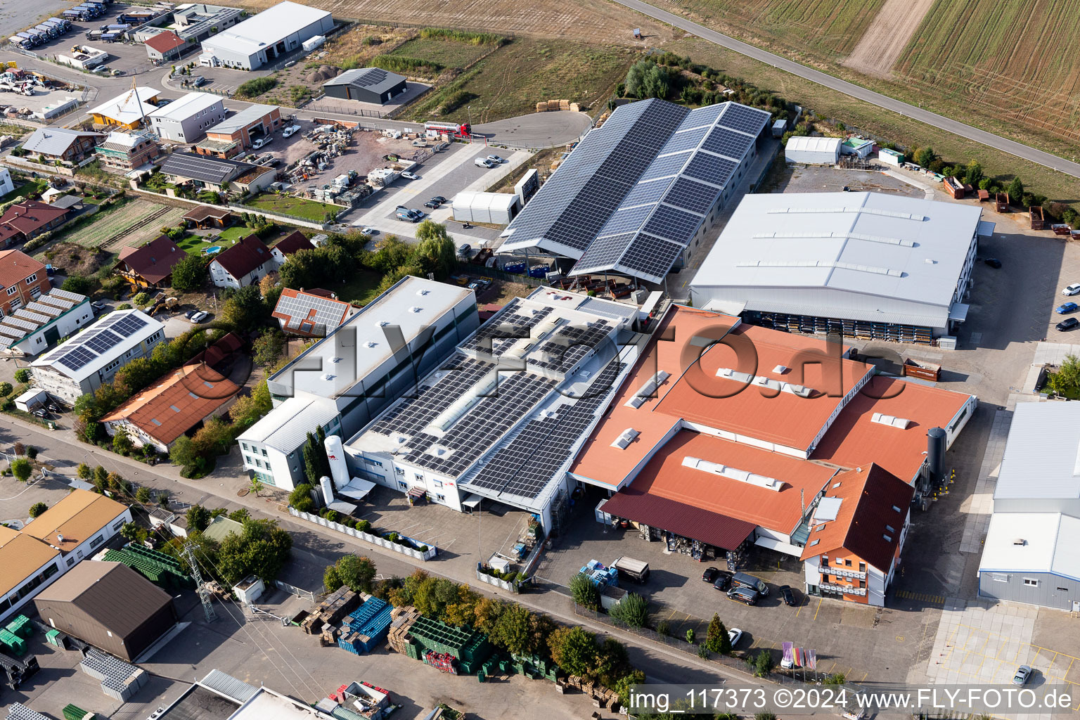 Enregistrement par drone de Zone commerciale Im Gereut, HGGS LaserCUT GmbH & Co. KG à Hatzenbühl dans le département Rhénanie-Palatinat, Allemagne