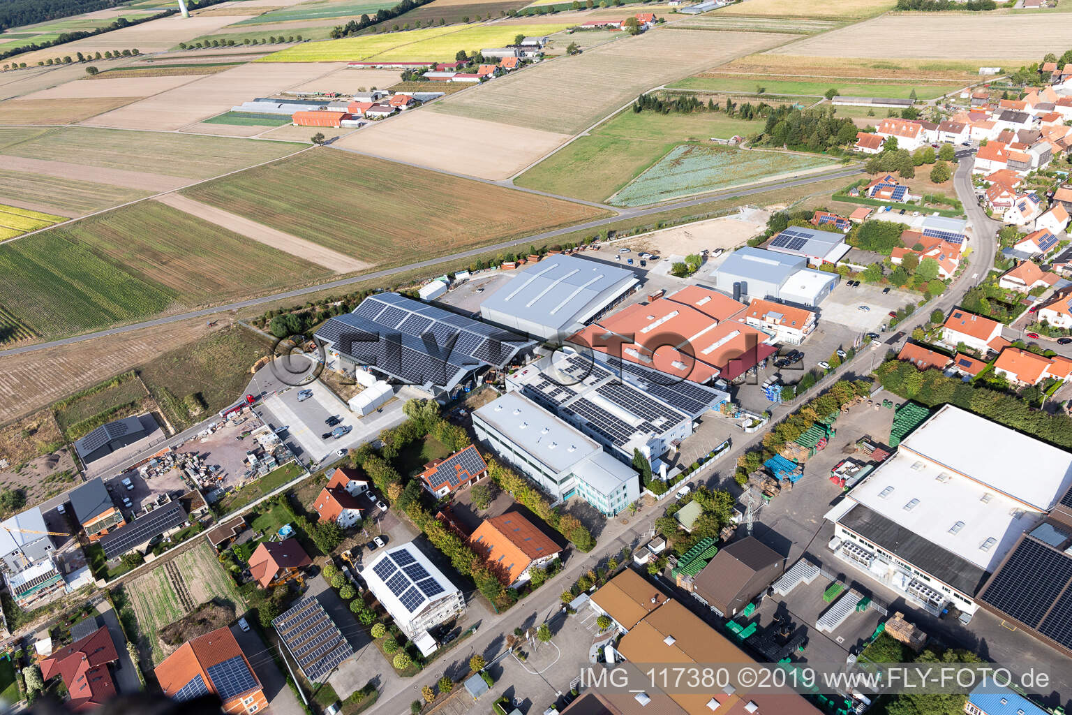 Vue aérienne de Zone commerciale Im Gereut, HGGS LaserCUT GmbH & Co. KG à Hatzenbühl dans le département Rhénanie-Palatinat, Allemagne