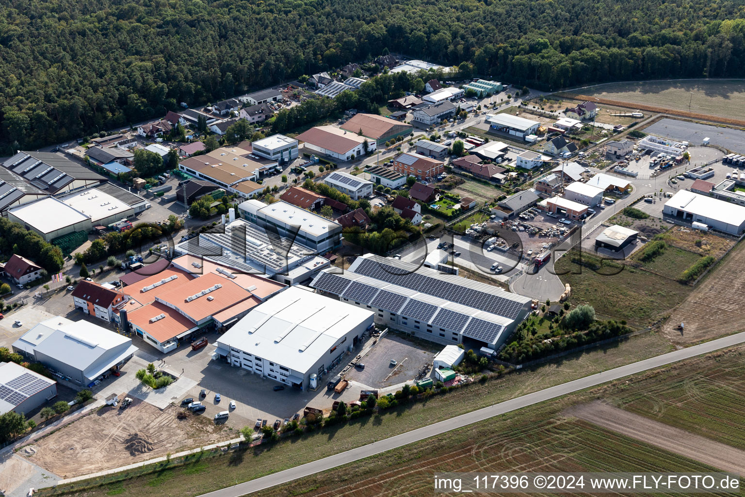 Zone commerciale Im Gereut, HGGS LaserCUT GmbH & Co. KG à Hatzenbühl dans le département Rhénanie-Palatinat, Allemagne vue d'en haut