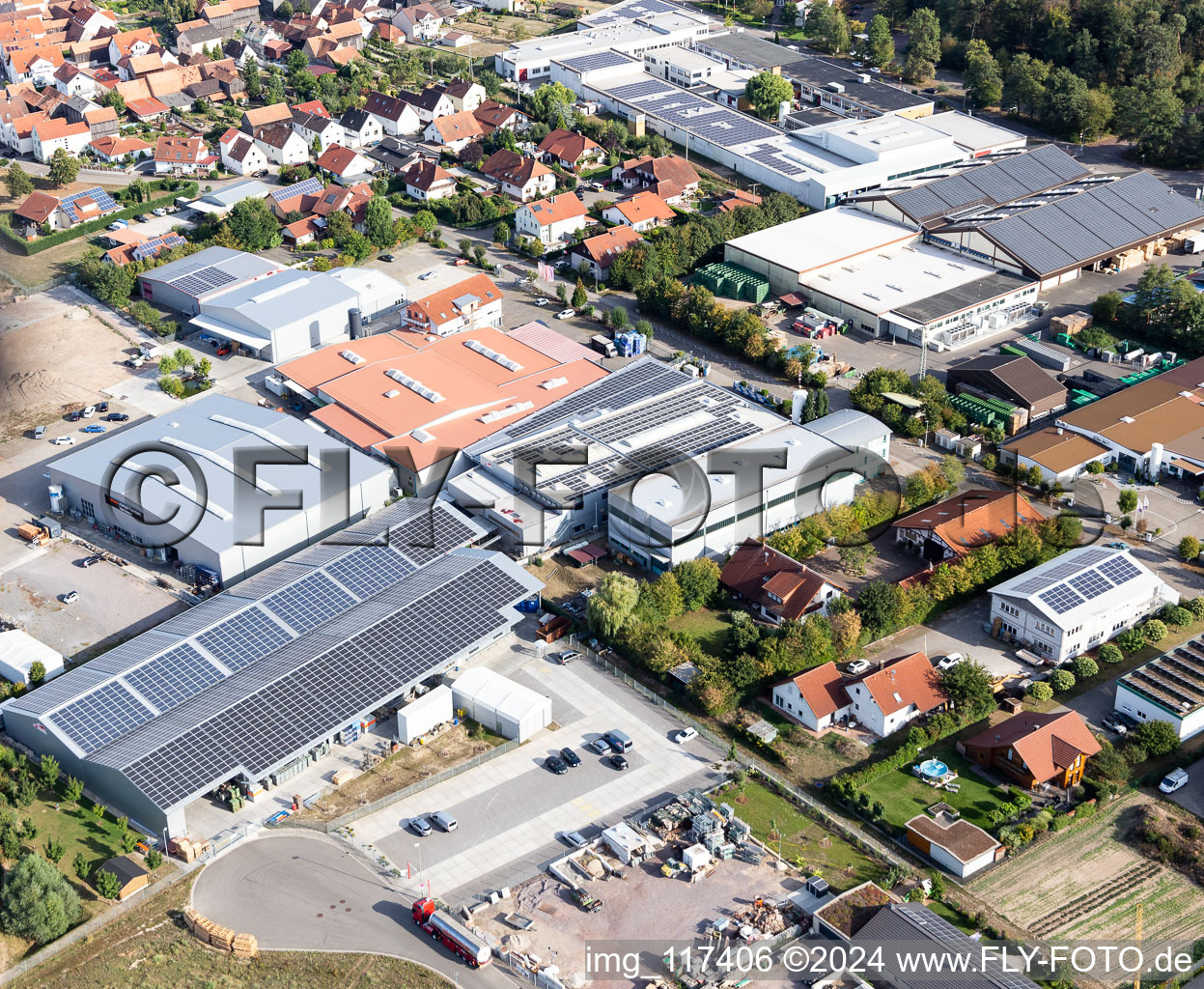 Enregistrement par drone de Zone commerciale Im Gereut, HGGS LaserCUT GmbH & Co. KG à Hatzenbühl dans le département Rhénanie-Palatinat, Allemagne