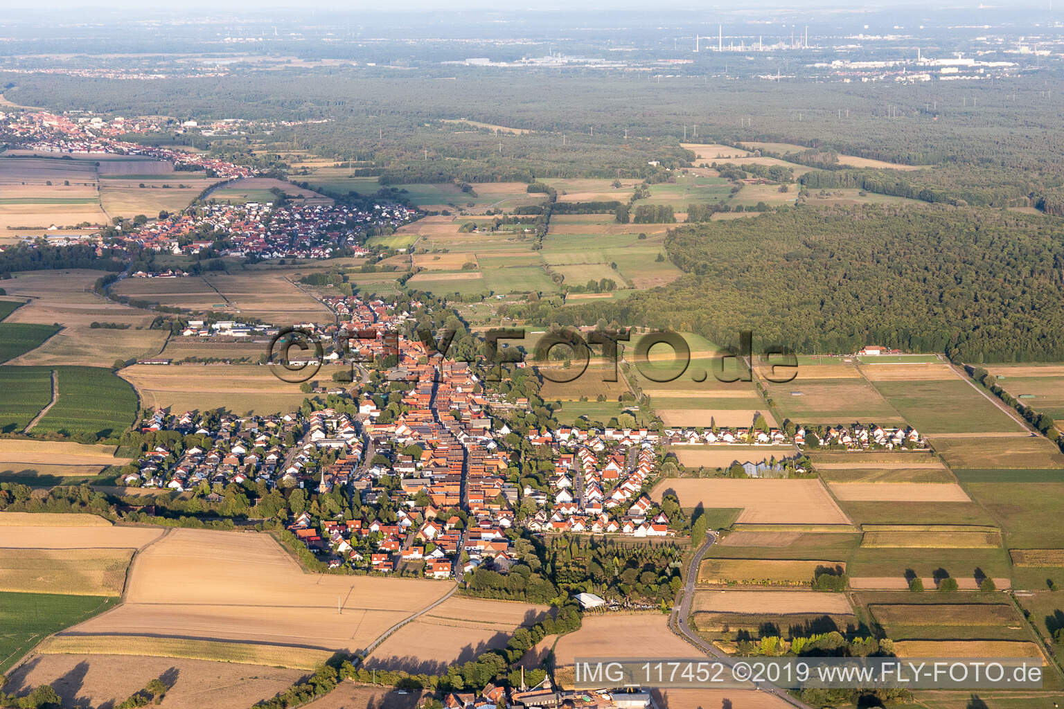 Freckenfeld dans le département Rhénanie-Palatinat, Allemagne d'un drone