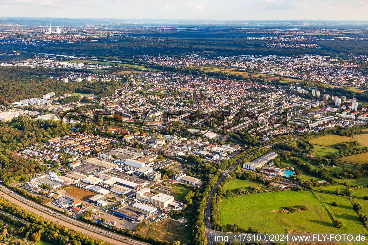 Vue aérienne de Quartier Dörnigheim in Maintal dans le département Hesse, Allemagne