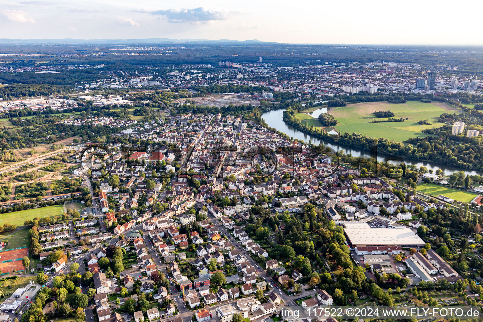 Vue aérienne de Arc principal à le quartier Offenbach-Bürgel in Offenbach am Main dans le département Hesse, Allemagne